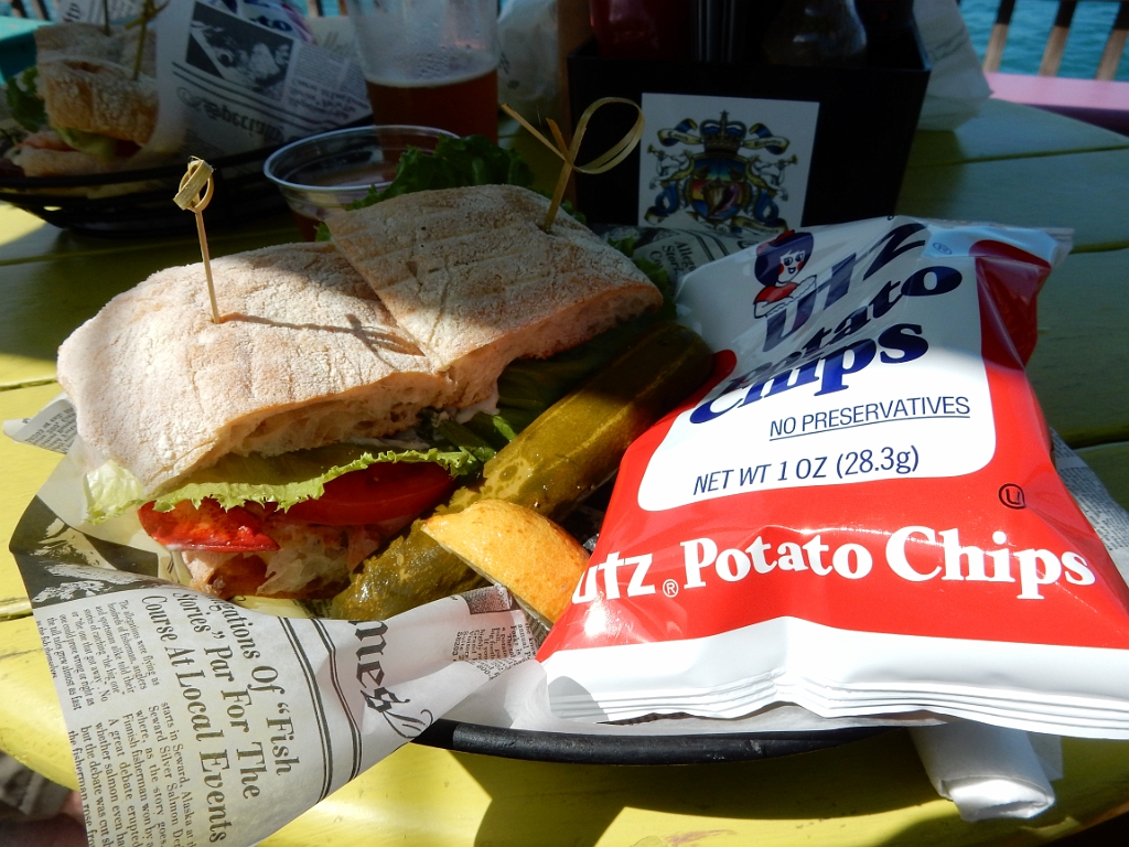 DSCN0049.JPG - Lunch bij Sunset Pier